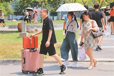 高校张开臂膀迎接来自世界各地的学子