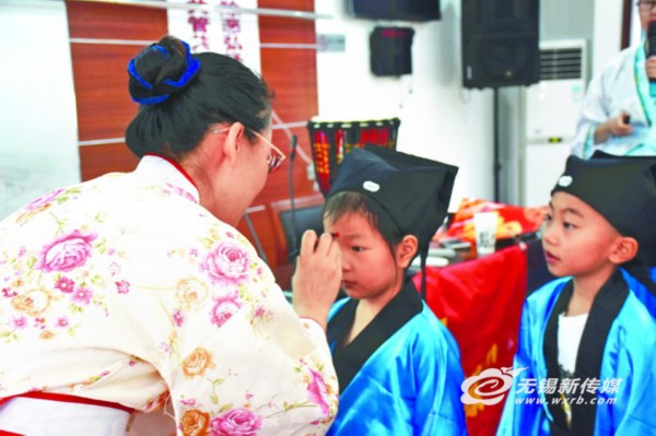 古典风味开学礼 增加入学“仪式感” 留下美好人生记忆