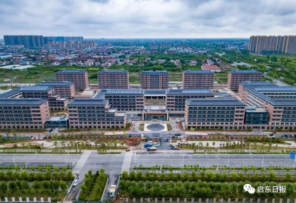 今天在万千瞩目中，启东市社会福利中心正式投入运营