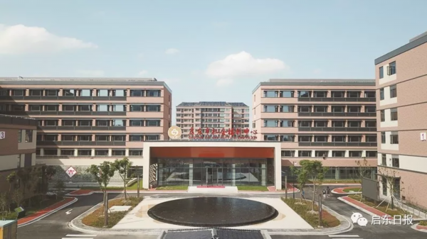 今天在万千瞩目中，启东市社会福利中心正式投入运营