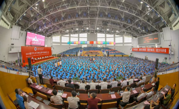 江苏海洋大学迎来首批新生！“网红校长”激情演讲再次刷屏！