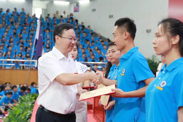 江苏海洋大学迎来首批新生！“网红校长”激情演讲再次刷屏！