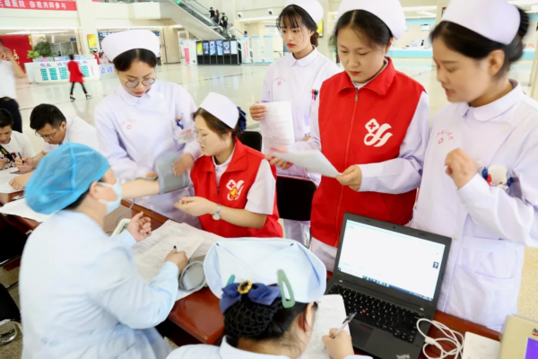 血液告急！东海医生护士挽起袖子无偿献血28000毫升