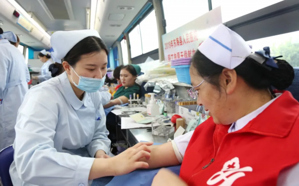 血液告急！东海医生护士挽起袖子无偿献血28000毫升