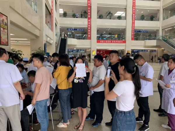 血液告急！东海医生护士挽起袖子无偿献血28000毫升