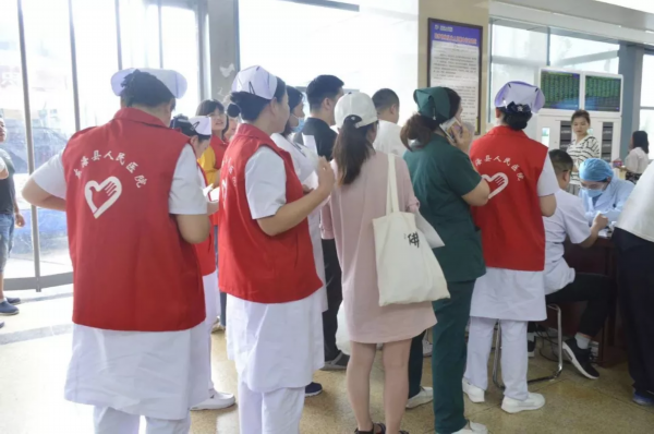 血液告急！东海医生护士挽起袖子无偿献血28000毫升