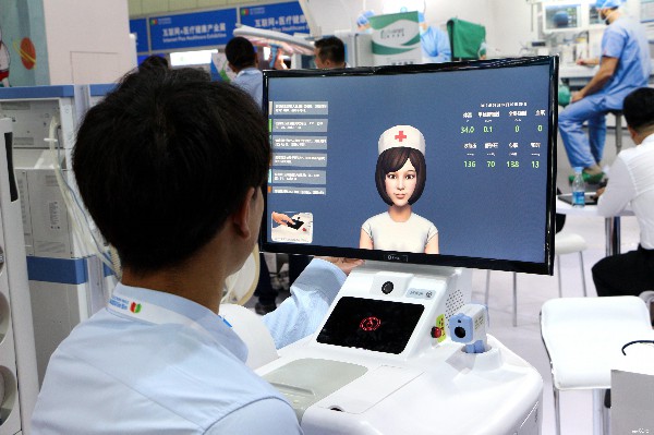 博览会上展出的互联网+医疗健康设备