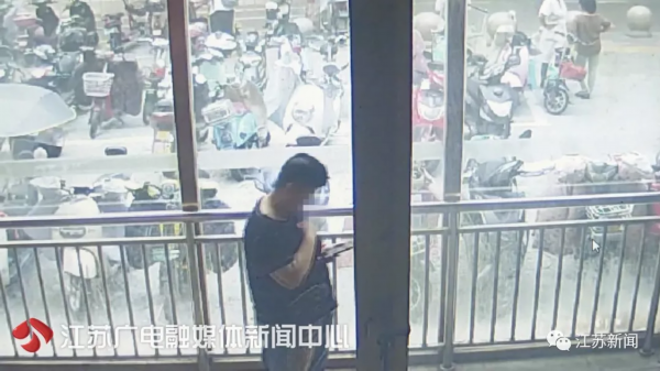 后怕！月薪6000多的带娃保姆竟是逃犯！警察上门时雇主都懵了