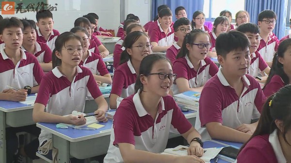 哈哈哈 化学课还能这么上啊...新学期 网红化学老师开讲了