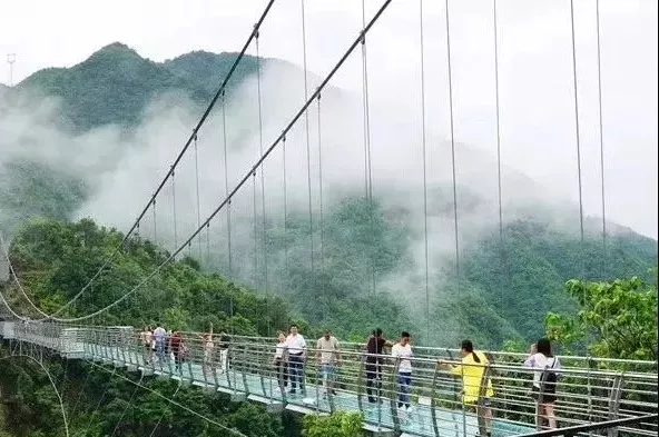 这个国庆假期,来马陵山挑战5d震撼视觉玻璃桥吧