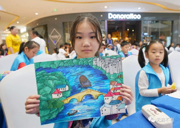 在这群启东孩子的心中，友谊更比秋色浓