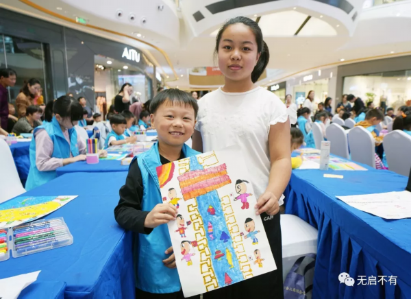 在这群启东孩子的心中，友谊更比秋色浓