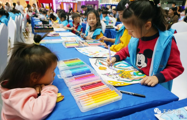 在这群启东孩子的心中，友谊更比秋色浓