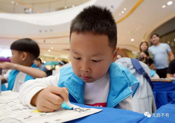 在这群启东孩子的心中，友谊更比秋色浓