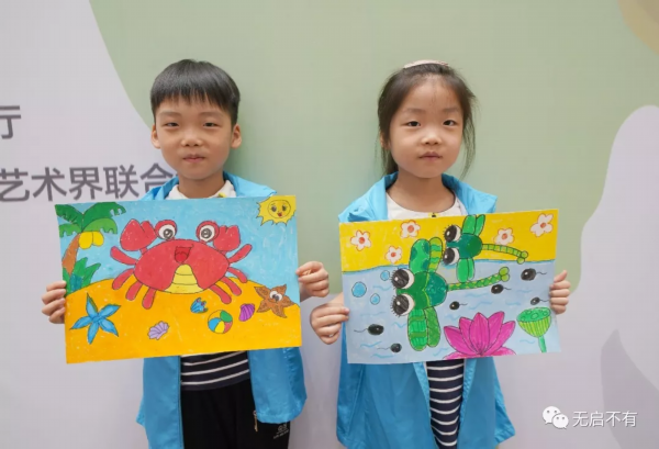 在这群启东孩子的心中，友谊更比秋色浓