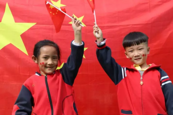 挂国旗啦！连云港一片“中国红”！