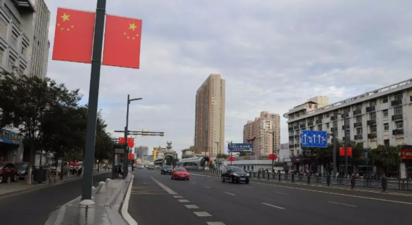 挂国旗啦！连云港一片“中国红”！