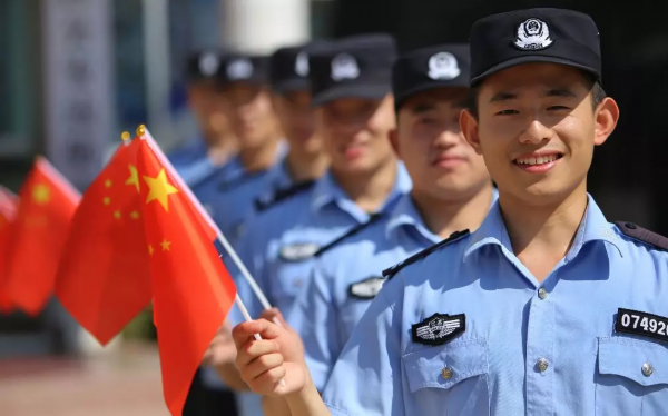 挂国旗啦！连云港一片“中国红”！