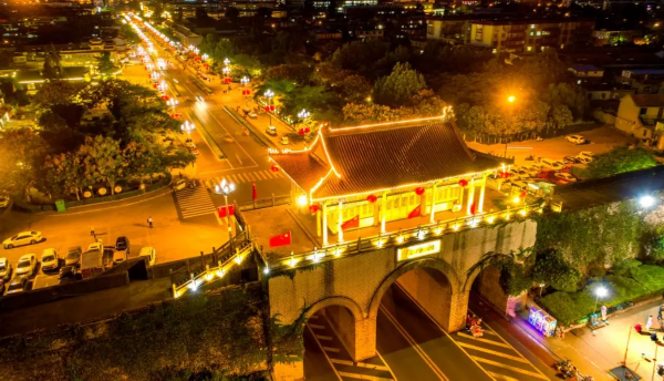 挂国旗啦！连云港一片“中国红”！