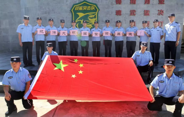 挂国旗啦！连云港一片“中国红”！