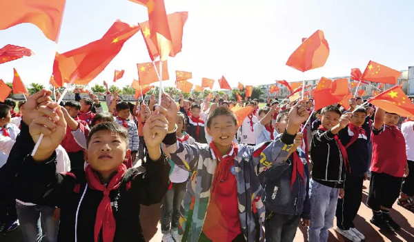 挂国旗啦！连云港一片“中国红”！