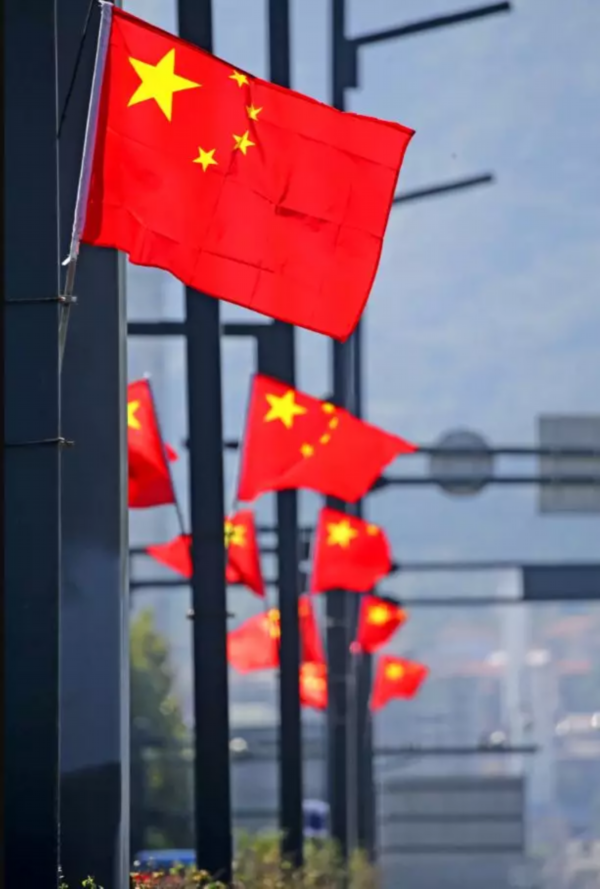 挂国旗啦！连云港一片“中国红”！