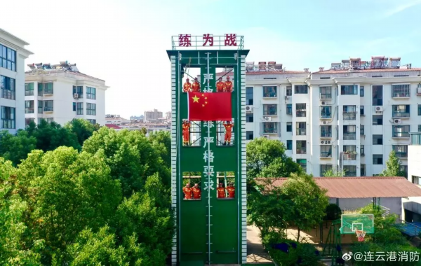 挂国旗啦！连云港一片“中国红”！