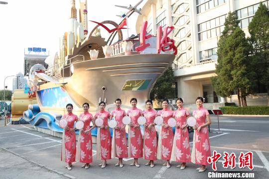 7位“花仙子”亮相国庆庆典“奋进上海”彩车
