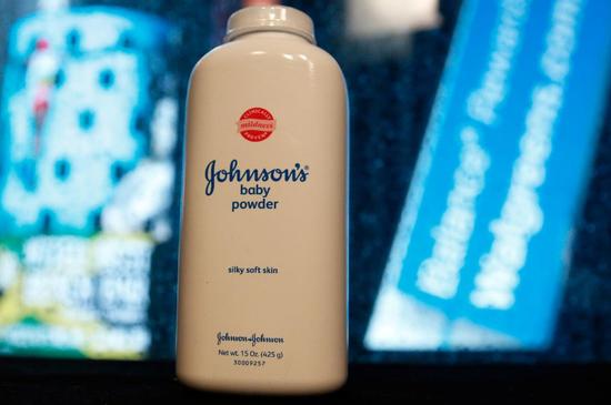 FDA检出致癌物,强生在美将召回3.3万瓶婴儿爽身粉,强生回应:中国产品安全