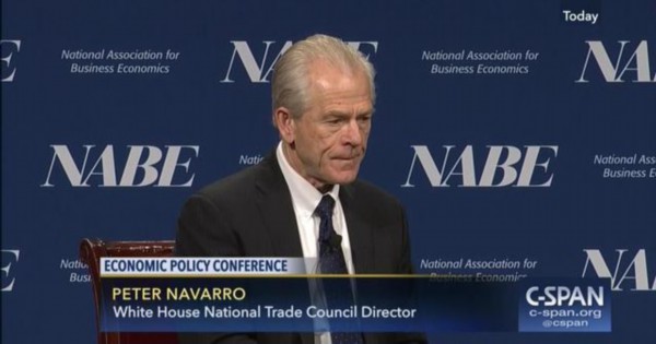 刷新底线!为诋毁中国,特朗普智囊竟把自己虚构成“专家”