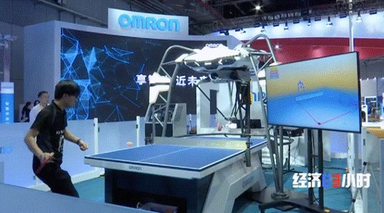 全球首台乒乓球教练机器人