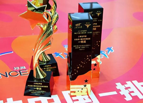 全国双冠军！如皋城北这所小学的女娃太厉害了！