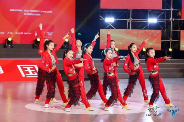 全国双冠军！如皋城北这所小学的女娃太厉害了！