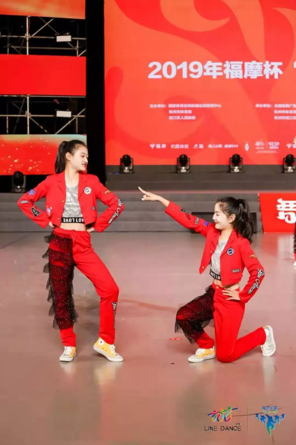 全国双冠军！如皋城北这所小学的女娃太厉害了！