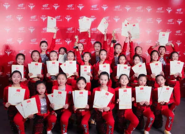 全国双冠军！如皋城北这所小学的女娃太厉害了！