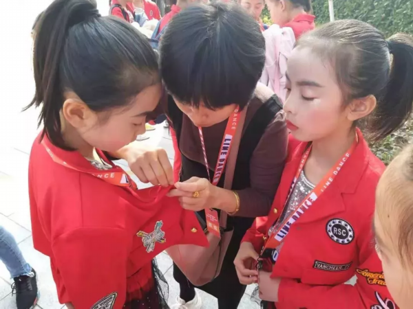 全国双冠军！如皋城北这所小学的女娃太厉害了！