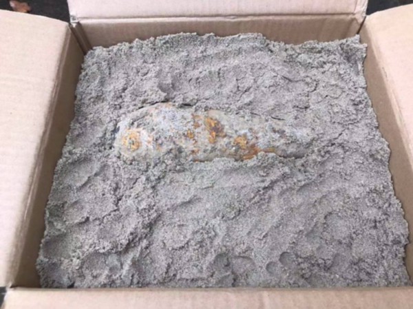 抗战神剧看多了？常熟老伯发现炮弹 竟用力扔出十几米