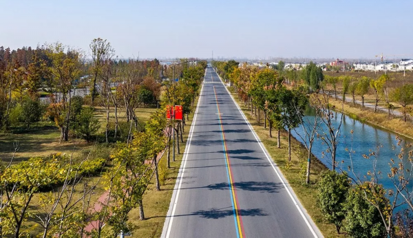 打卡“彩虹路”，幸福有点酷~