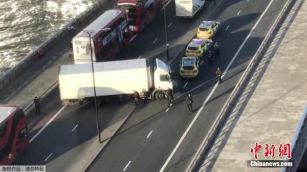 当地时间11月29日，一男子在英国伦敦桥附近持刀行凶伤及多人，被警方开枪击毙。警方认为这次袭击属恐怖主义事件。