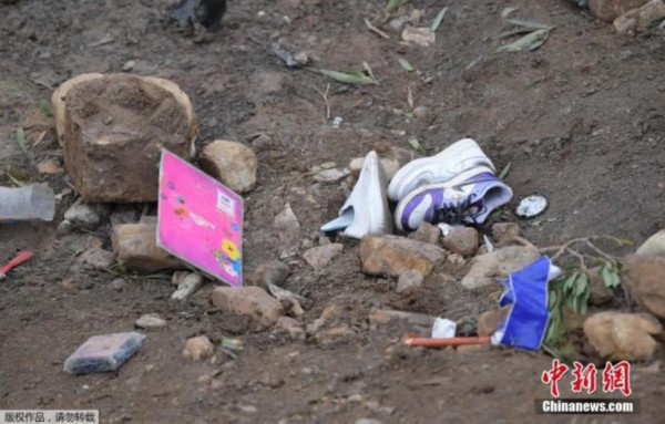 当地时间12月1日，突尼斯北部Ain Snoussi，一辆从首都出发前往山区小镇的公共汽车坠入山谷，造成22人死亡，另有21人受伤。据悉，车上游客均为突尼斯人。