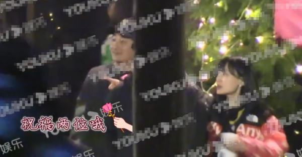 潘粤明携绯闻女友酒吧聚会 全程紧贴甜腻腻