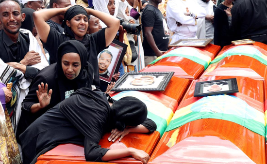 波音空难遇难者家属 图：路透社