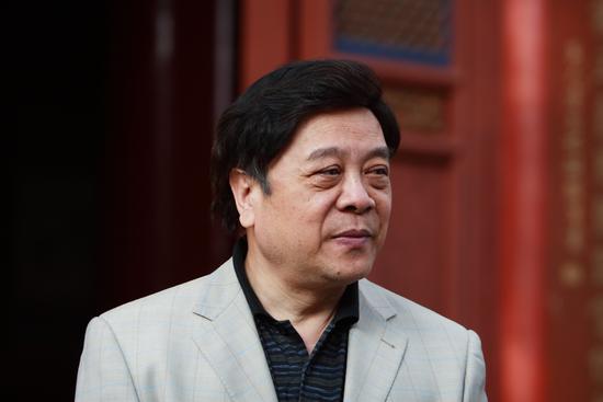 赵忠祥儿子承认父亲生病住院 院方摇头不说话