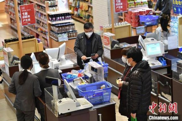 一口气吃2斤肉串、买50支口红 报复性消费真来了？