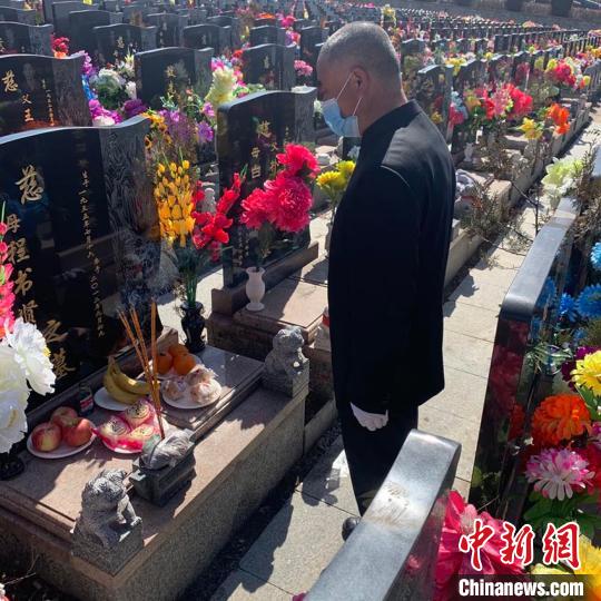 清明节倡导文明祭祀陵园开通&ldquo;代客祭扫&rdquo;寄托哀思