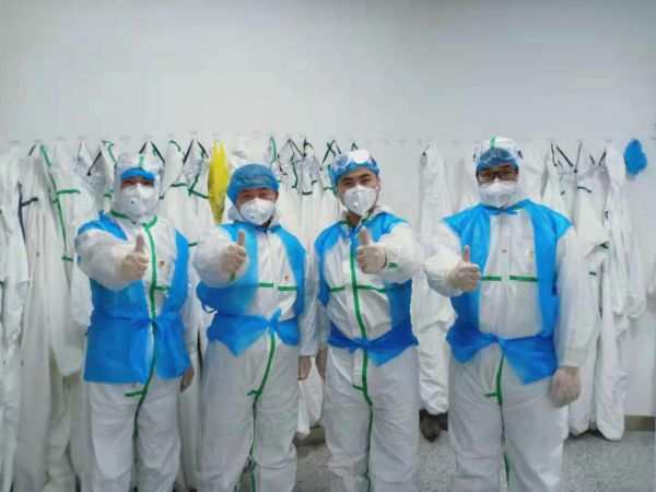 『社区』在疫情中逆行的90后“志愿红”