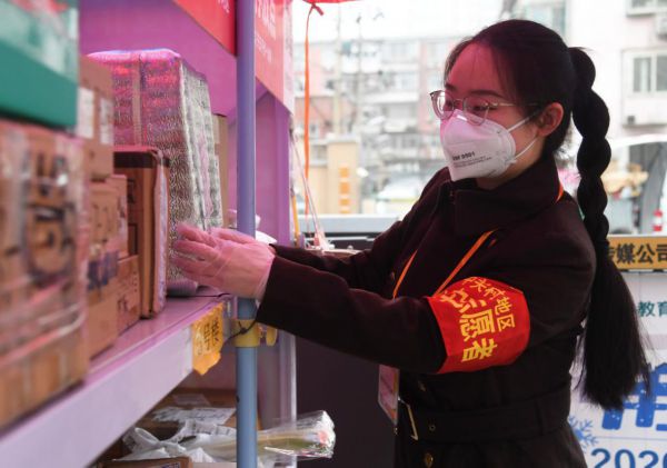 『社区』在疫情中逆行的90后“志愿红”