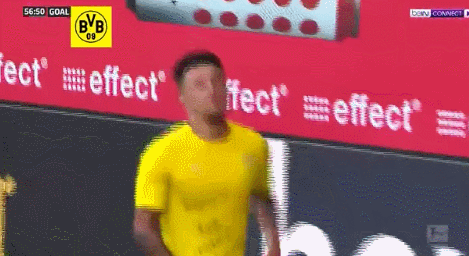 桑乔比赛中声援受害者。