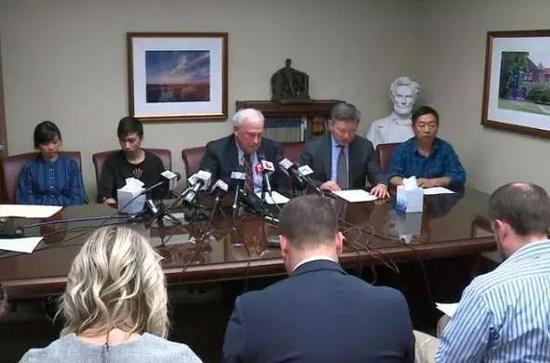 ▲章莹颖家人早前召开记者会 图据美国中文网