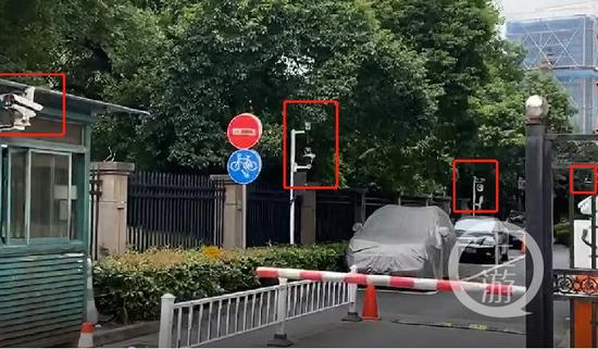 ▲7月22日，浙江杭州，来惠利居住的小区门口至少安装了4组摄像头。摄影/上游新闻记者 时婷婷